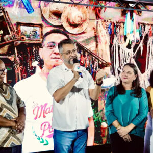 Clécio celebra o anúncio de Sacaca como enredo da Mangueira para o Carnaval 2026