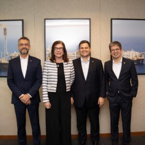 Clécio, Davi e Randolfe  celebram licença do Ibama à Petrobras