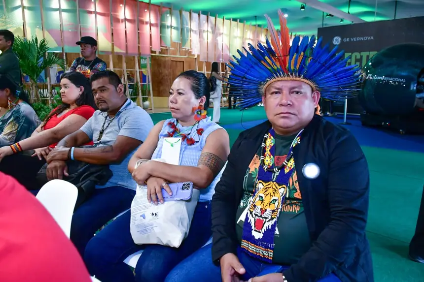 Povo indígena marca presença nas atividades do estande, compartilhando saberes e experiências