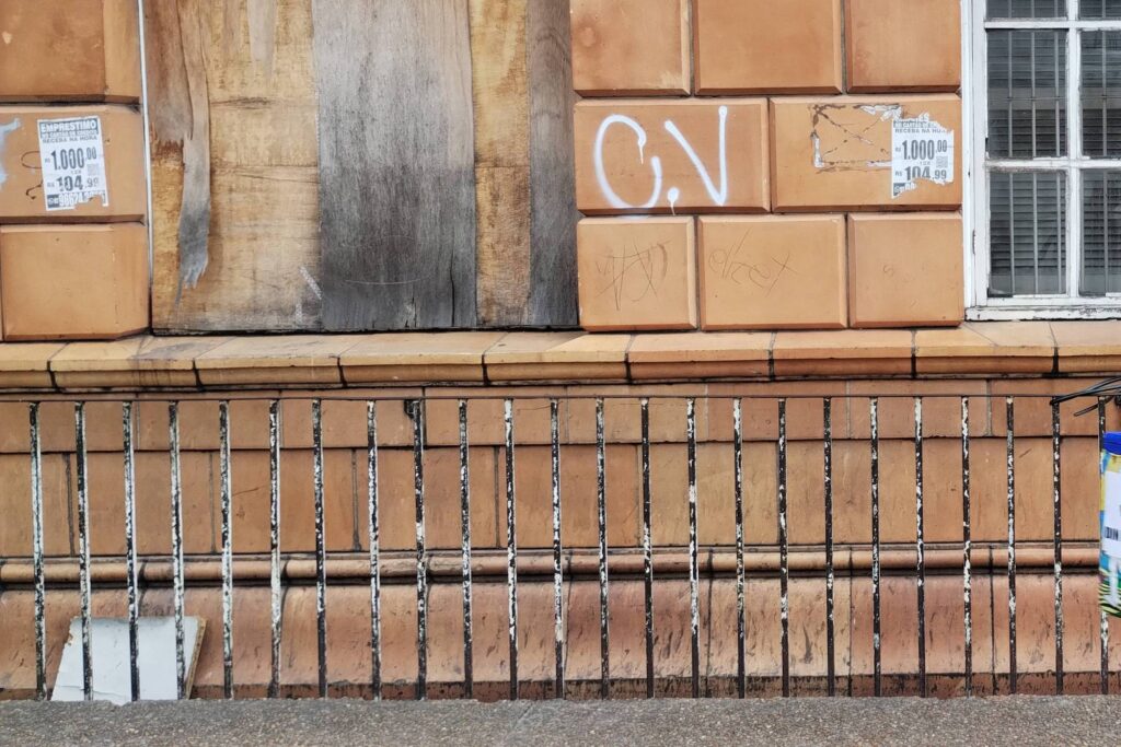 Segundo a pesquisa, além do domínio do CV, o Primeiro Comando da Capital (PCC), hegemônico em São Paulo, está em 90 cidades