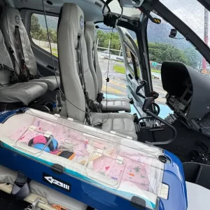 Vista interna parcial da aeronave