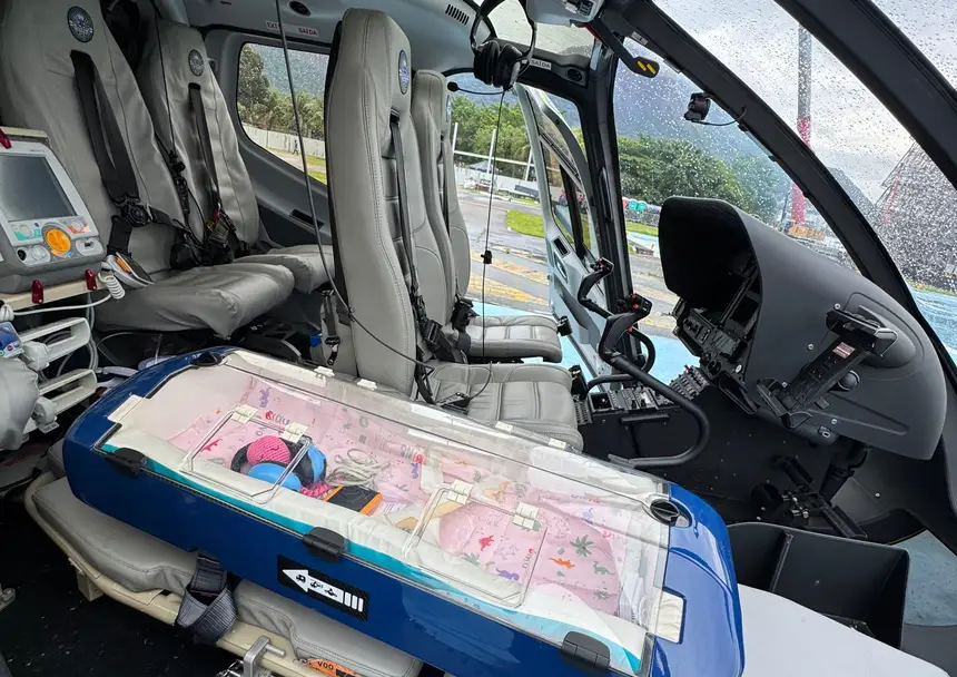 Vista interna parcial da aeronave