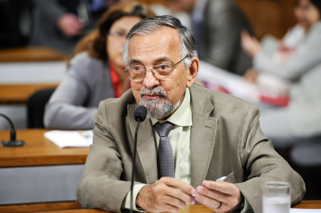 Aliados e dirigentes do PSB/AP passaram a pressionar o João Alberto Capiberibe (PSB) para que entre na corrida eleitoral