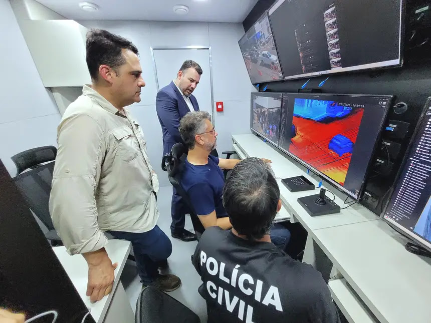  Entre os números em queda, os registros de roubo despencaram de 10,2 mil ocorrências em 2022 para 3,3 mil em 2025