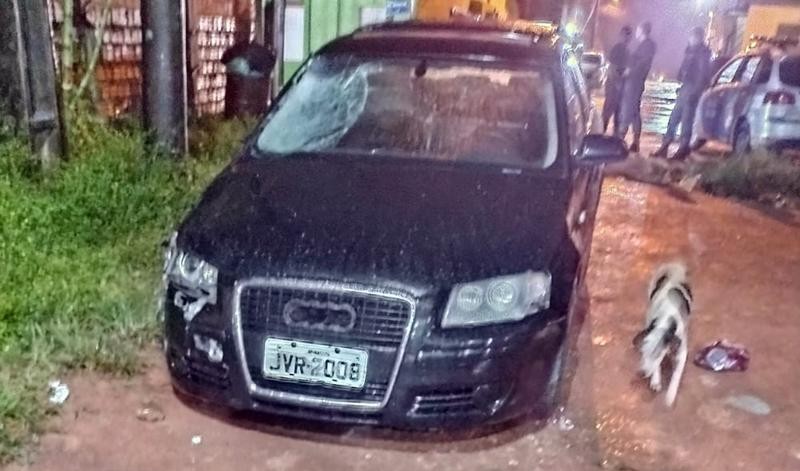 CARRO DE LUXO ESTACVA EM ALTA VELOCIDADE