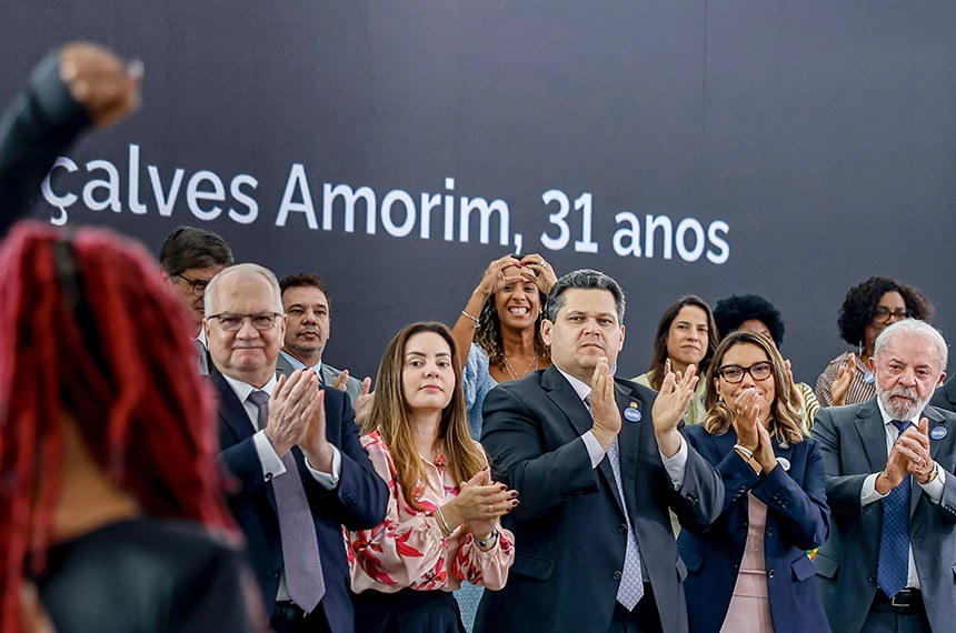 "O feminicídio não é uma estatística. É o lado mais cruel de uma violência que atravessa, todos os dias, a vida de milhares de mulheres brasileiras", declarou Alcolumbre