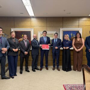 Randolfe articula com TST e OAB/AP projeto que cria o TRT do Amapá