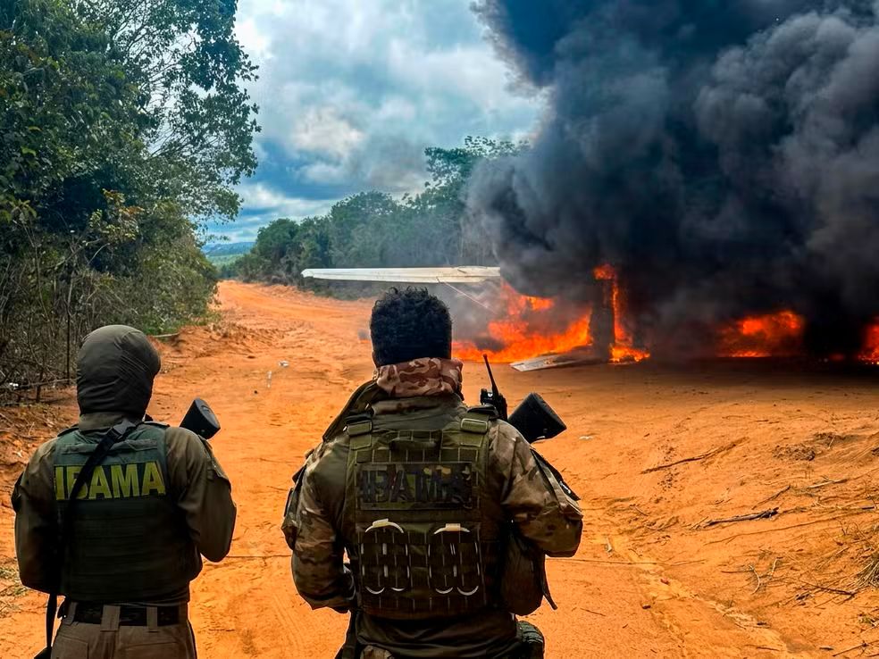 Ibama inutiliza avião usado em apoio ao garimpo ilegal na Estação Ecológica do Jari