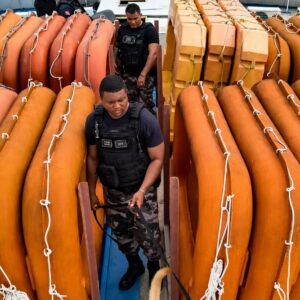 Fiscalização intercepta quase 5 kg de cocaína em embarcação que seguia para Santana-AP