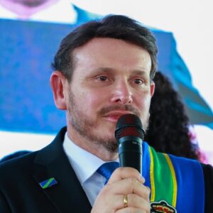 Alegando falta de recursos, prefeito de Oiapoque corta benefícios de servidores e anuncia redução de contratos