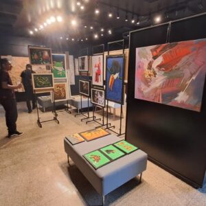 Exposição “Amazônia em Traços” reúne mais de 60 artistas em celebração ao mês dedicado às artes plásticas