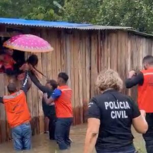 Defesa Civil resgata criança de casa que estava afundando em Tartarugalzinho