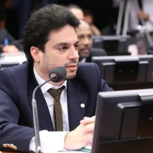 STF concede novo prazo em inquérito contra deputado Vinícius Gurgel