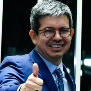 Randolfe anuncia primeira portaria de revisão de enquadramento e que corrige salários