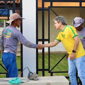 Randolfe e Teddy acompanham obras de duas escolas retomadas pelo PAC em Laranjal do Jari