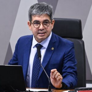 Randolfe assume presidência de comissão da MP sobre recursos para Polícia Federal