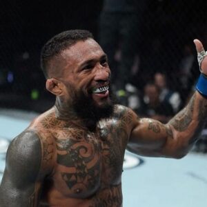 Joanderson Tubarão brilha com vitória por finalização no UFC