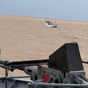 Marinha apreende embarcação com 9 toneladas de pescado irregular no Amapá