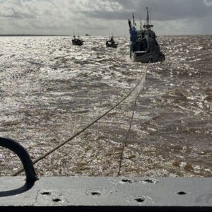 Marinha apreende embarcações e três toneladas de pescado irregular no litoral do Amapá