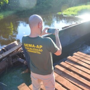 Sema apura impactos após tombamento de caminhão com rejeito de manganês no AP