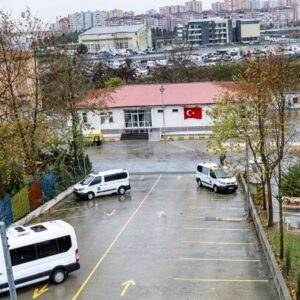 Após negativa do Iapen, justiça reforça ordem para receber brasileira presa na Turquia