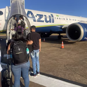 Justiça mantém condenação da Azul por atraso de mais de 59 horas e falta de assistência a passageiros