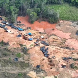 Jovem morre após ser soterrado em deslizamento de terra em garimpo ilegal no Amapá