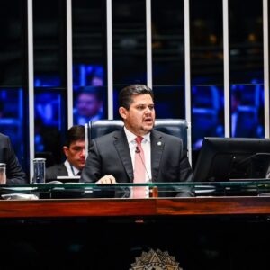 Davi Alcolumbre celebra aprovação da Universidade Federal da Fronteira Norte pelo Senado