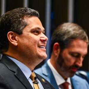 Davi conduz aprovação da aposentadoria de agentes de saúde e MP do Frete