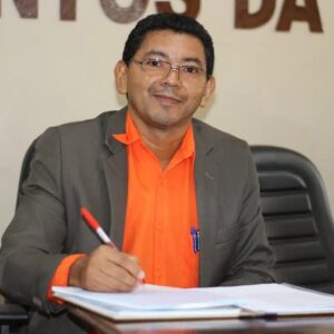 Proibido de receber recursos do Fundo Eleitoral, ex-prefeito de Serra do Navio renuncia à candidatura 