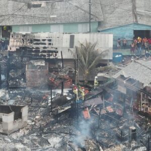 Governo e Prefeitura de Santana apresentam plano de emergência após incêndio na Baixada do Ambrósio