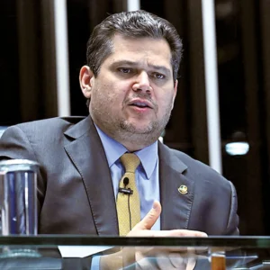 Alcolumbre diz que petróleo pode transformar economia do Amapá com emprego, renda e investimentos