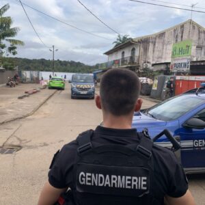 Polícia francesa prende 18 por 64 roubos na Guiana; suspeitos têm ligação com facção do AP