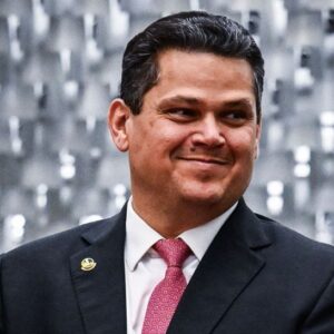 Após articulação de Davi, CCJ da Câmara aprova PEC que concede direitos a servidores de ex-Territórios