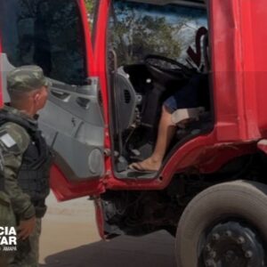 PM apreende arma e munições durante fiscalização de extração de areia em Porto Grande