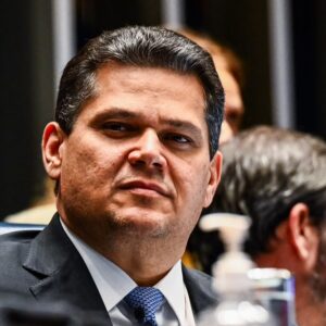 Sob a presidência de Davi Alcolumbre, Senado aprova a PEC do fim da escala 6×1