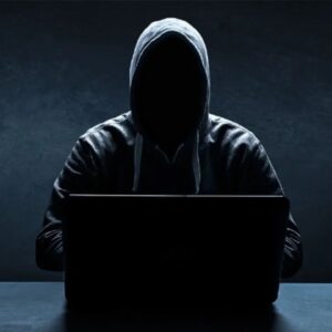 Pedofilia: homem usava foto da própria filha adolescente nas redes sociais para atrair meninos