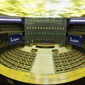 Cinco deputados federais do AP se reelegem; André e Paulo ficam de fora, e Acácio perde para o Senado