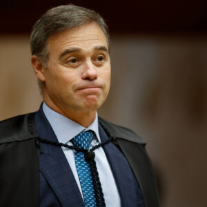 Mendonça ignora regra do TSE e caso Furlan segue parado no Tribunal