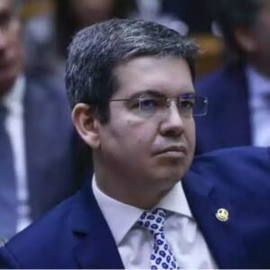 Após derrota nas urnas, Randolfe Rodrigues é cotado para assumir vaga no Tribunal de Contas da União