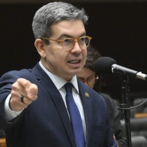 Randolfe pede que órgãos investigem casos de assédio eleitoral e xenofobia